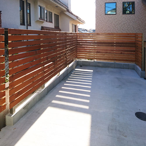 ウエスタンレッドシダー フェンス材 1x4 施工写真