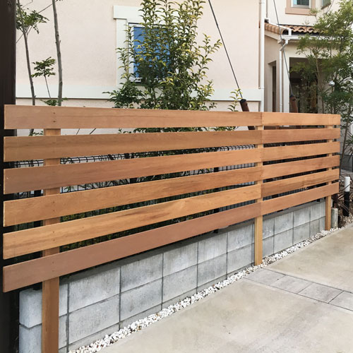 ウエスタンレッドシダー フェンス材 1x6 施工写真