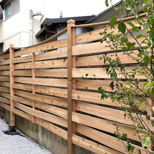 ウエスタンレッドシダー フェンス材 1x6 施工写真