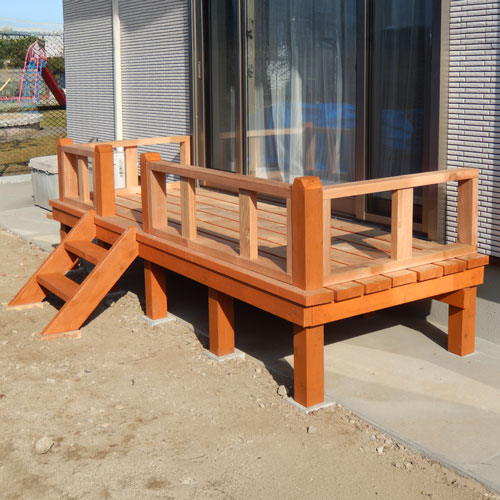 ウエスタンレッドシダー デッキ材・角材 4x4　節付き